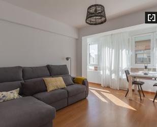 Living room of Flat to rent in  Madrid Capital  with Air Conditioner, Heating and Furnished