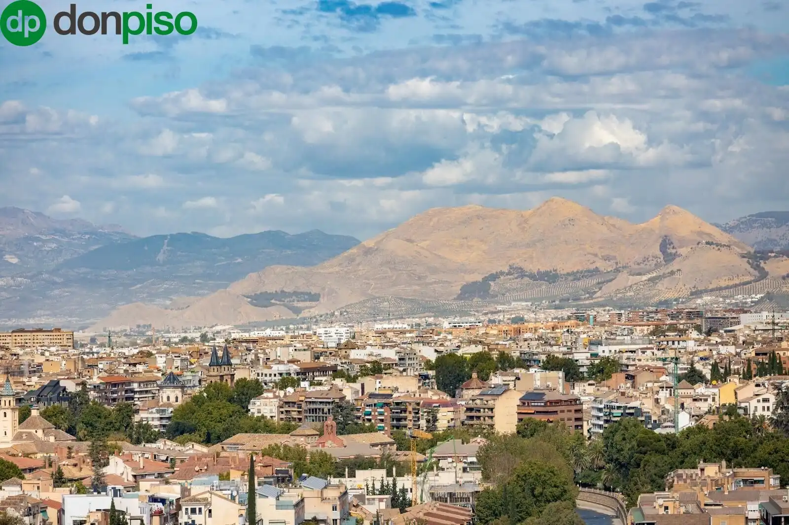 Vista exterior de Casa o chalet en venta en Granada con Aire acondicionado, Calefacción y Jardín privado