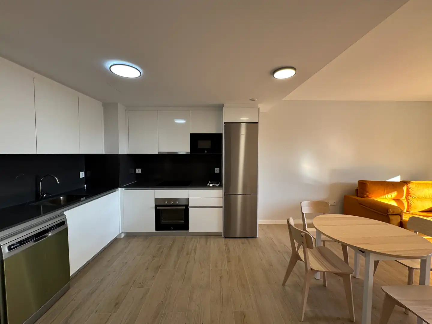 Küche von Wohnung zur Miete in Málaga mit Klimaanlage, Terrasse und Abstellraum