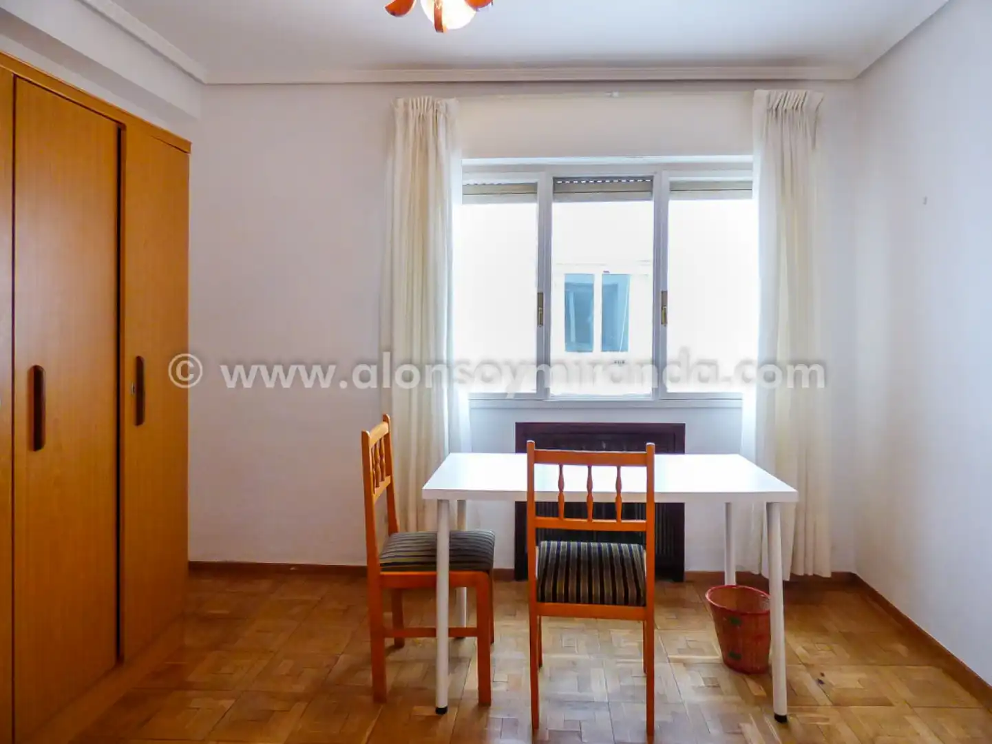 Esszimmer von Wohnung zur Miete in Oviedo  mit Heizung, Parkett und Möbliert
