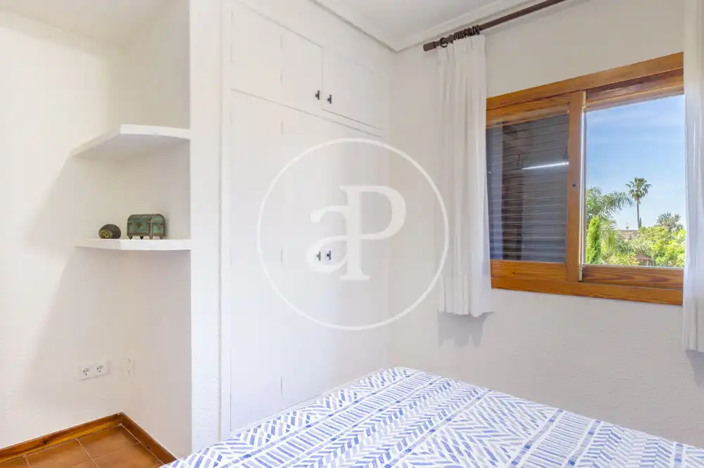 Dormitori de Casa o xalet de lloguer en Madrid amb Aire condicionat, Calefacció i Jardí privat