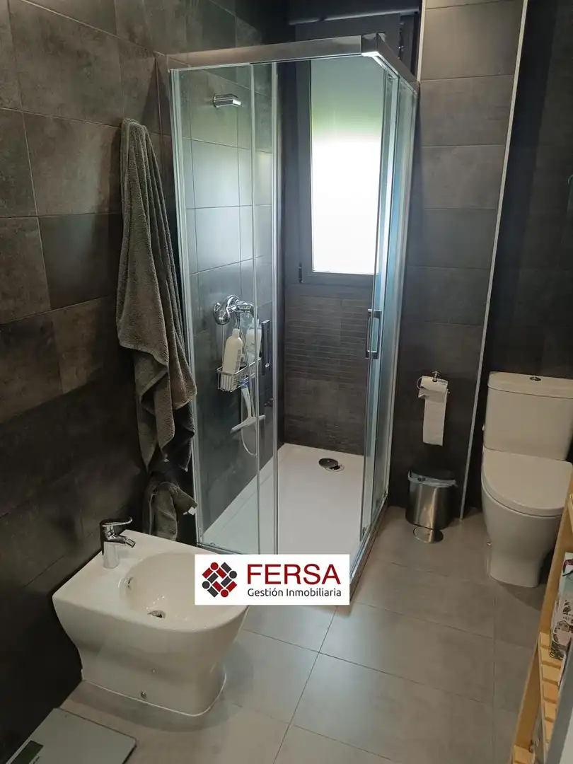 Badezimmer von Wohnung zur Miete in El Puerto de Santa María mit Klimaanlage, Heizung und Privatgarten
