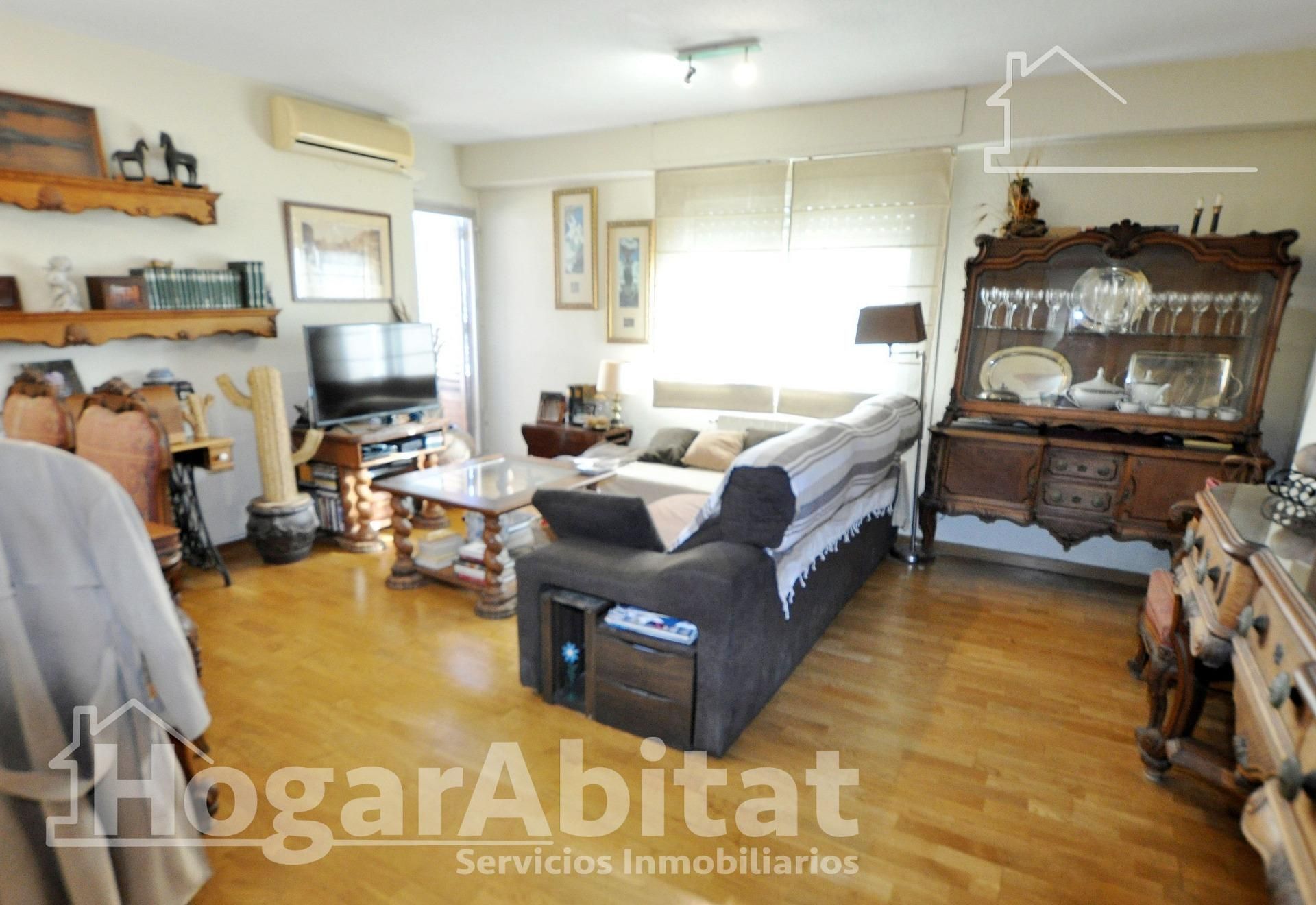 Living room of Flat for sale in  Valencia Capital  with Air Conditioner, Terrace and Balcony
