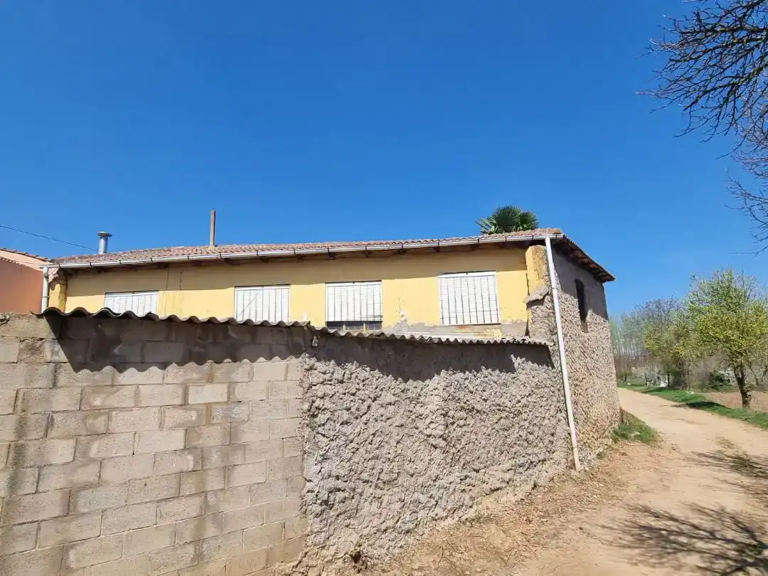 Vista exterior de Casa adosada en venda en Villarejo de Órbigo, León