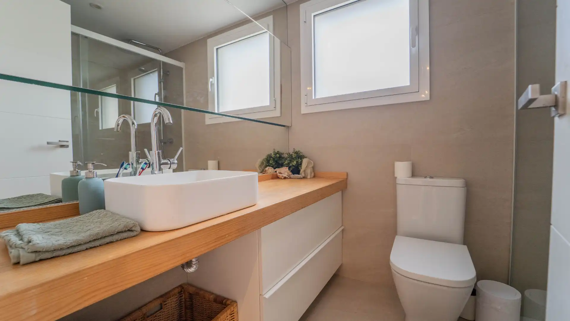 Baño de Casa o chalet en venta en Pineda de Mar con Aire acondicionado, Calefacción y Jardín privado