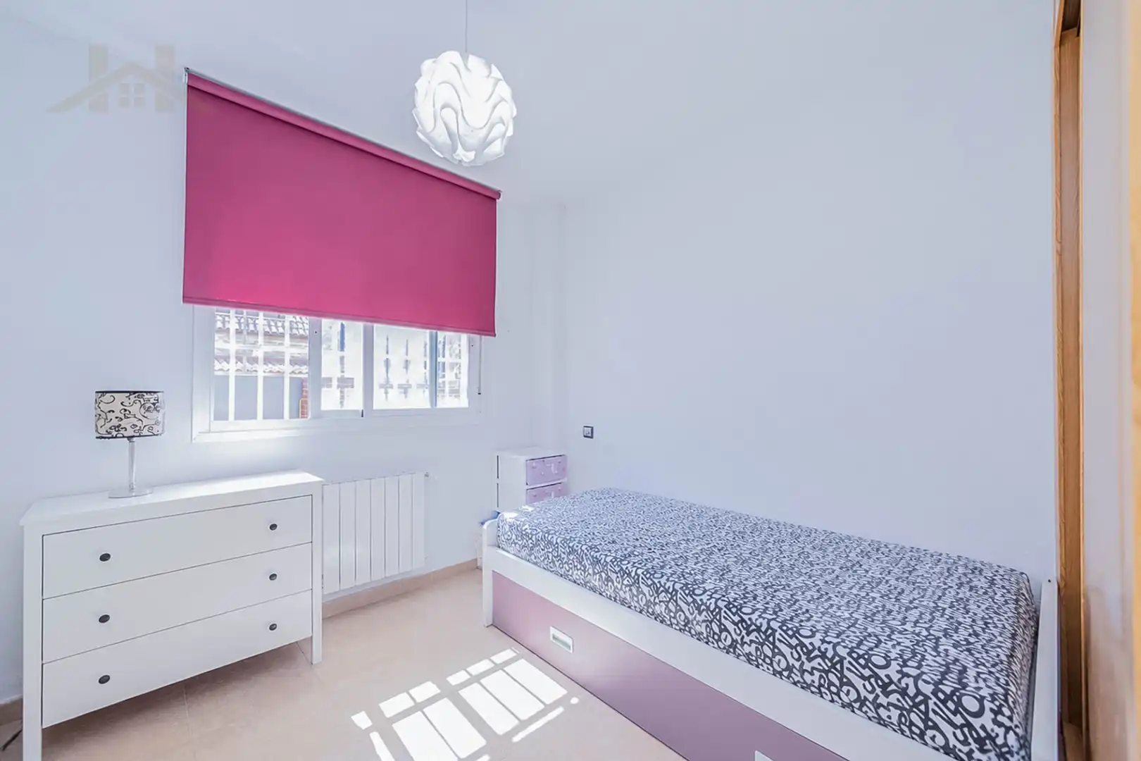 Habitación de Casa adosada en venta en Parla con Calefacción y Terraza