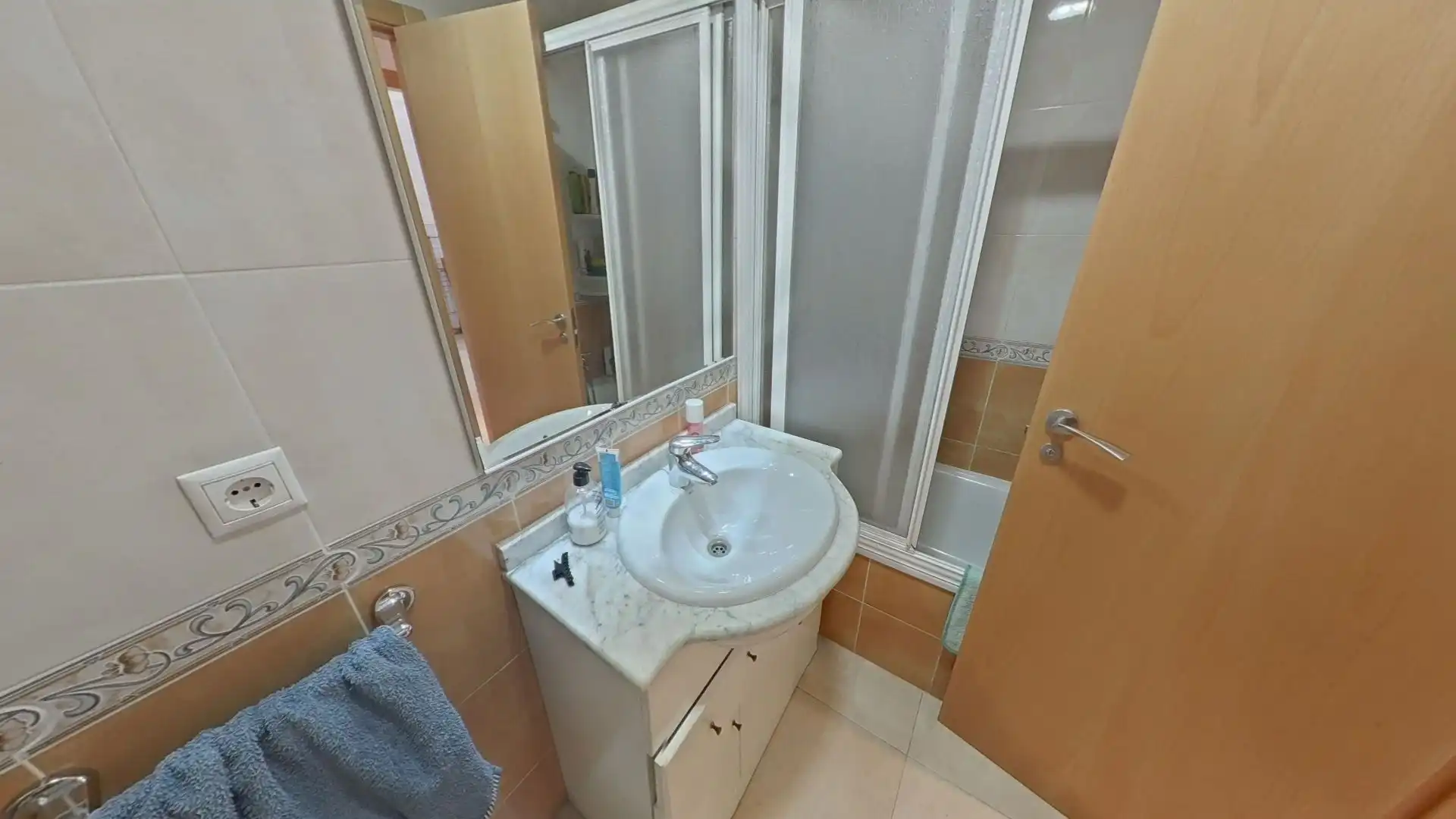 Baño de Apartamento en venta en Santa Pola con Terraza, Trastero y Amueblado