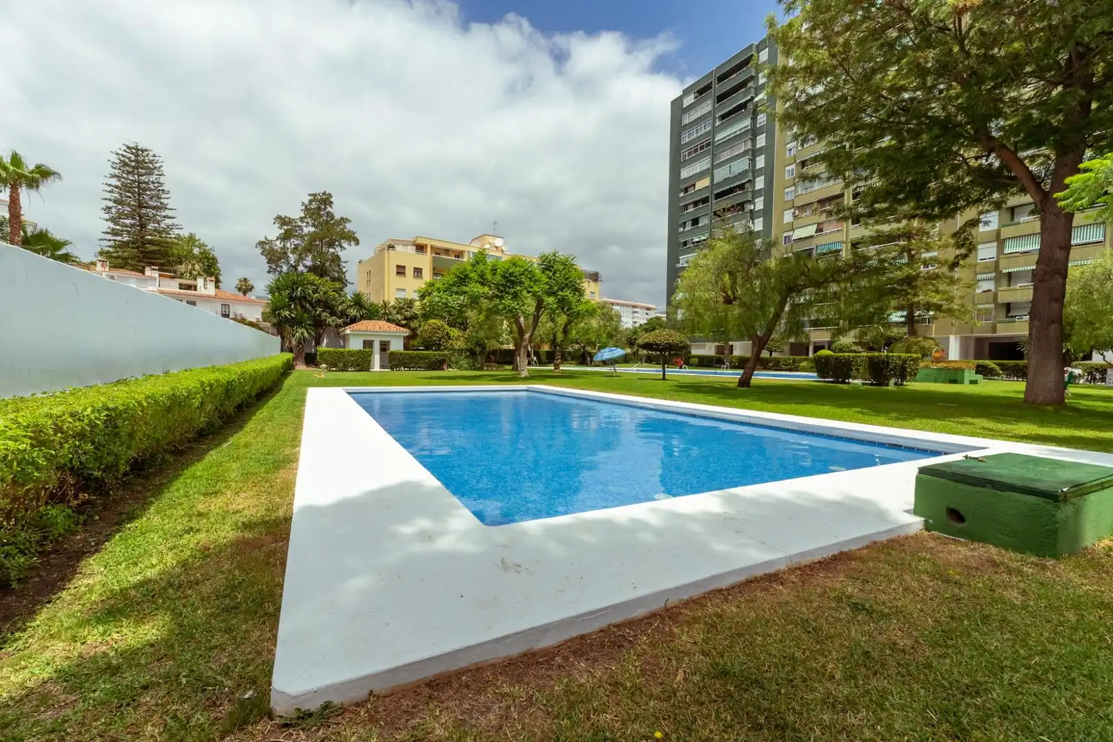 Schwimmbecken von Wohnung zum Verkauf in Fuengirola mit Klimaanlage, Heizung und Gemeinschaftspool