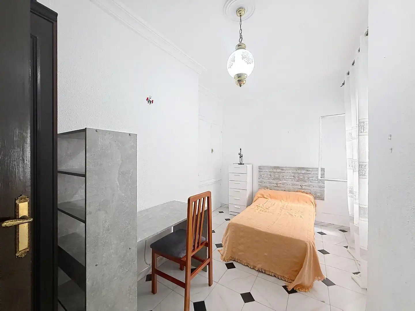 Bedroom of Flat for sale in Sevilla  with Air Conditioner, Terrace and Furnished