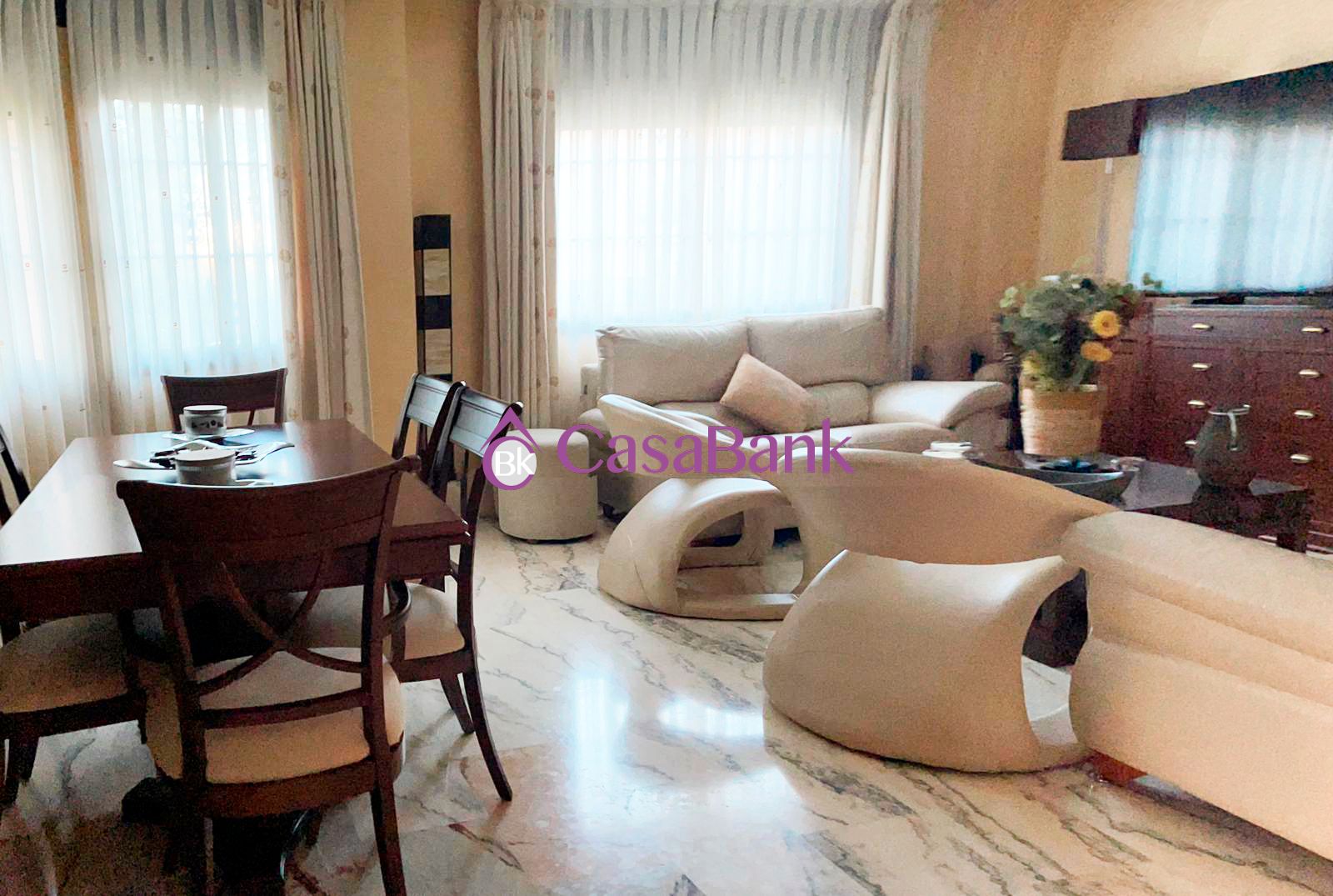 Sala d'estar de Casa o xalet en venda en  Córdoba Capital amb Calefacció, Terrassa i Piscina