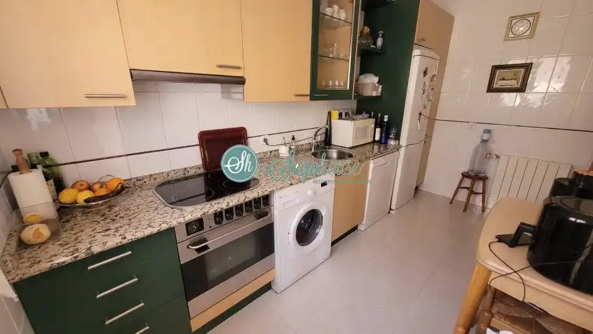 Cuina de Casa o xalet en venda en Segovia amb Calefacció, Parquet i Terrassa