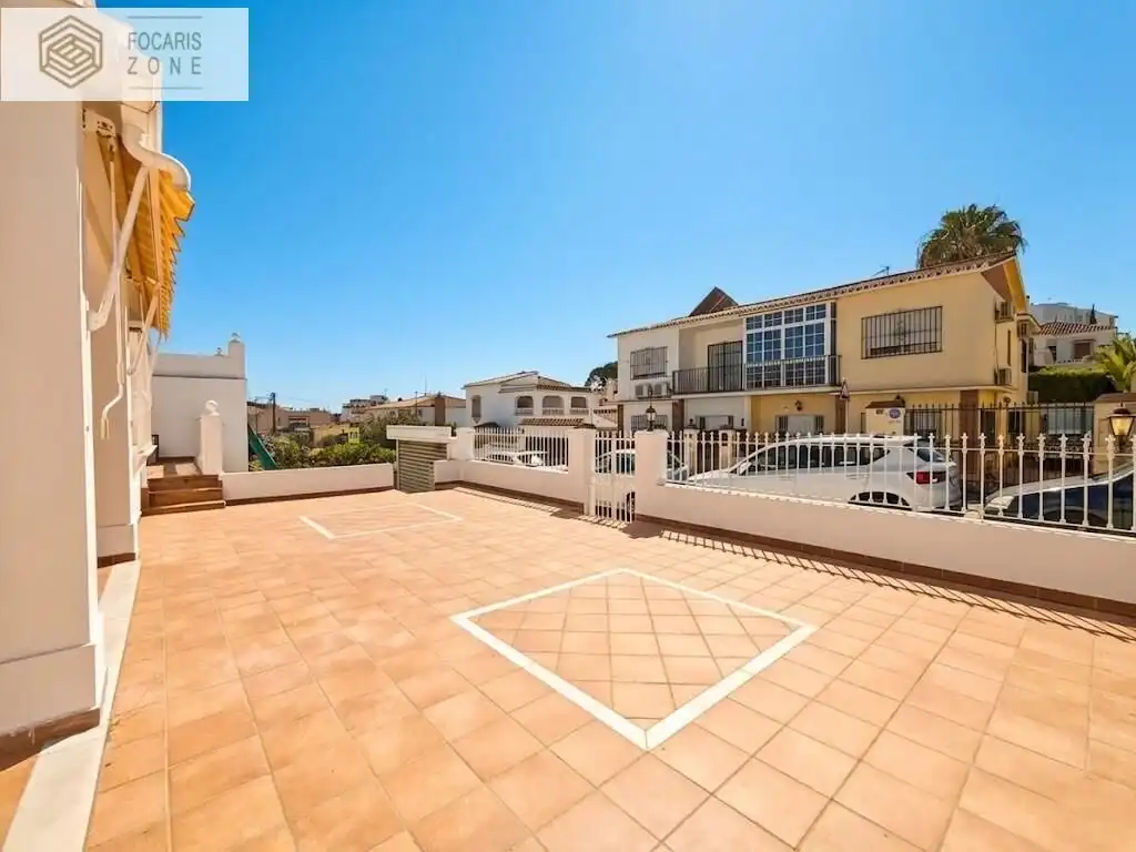 Vista exterior de Casa o xalet en venda en Málaga amb Aire condicionat, Calefacció i Terrassa