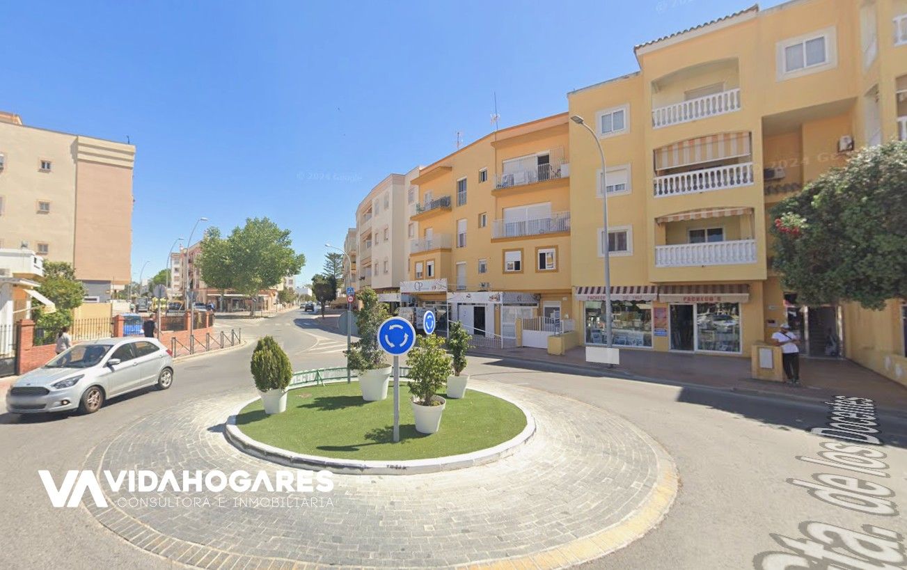 Vista exterior de Pis en venda en Rota amb Terrassa