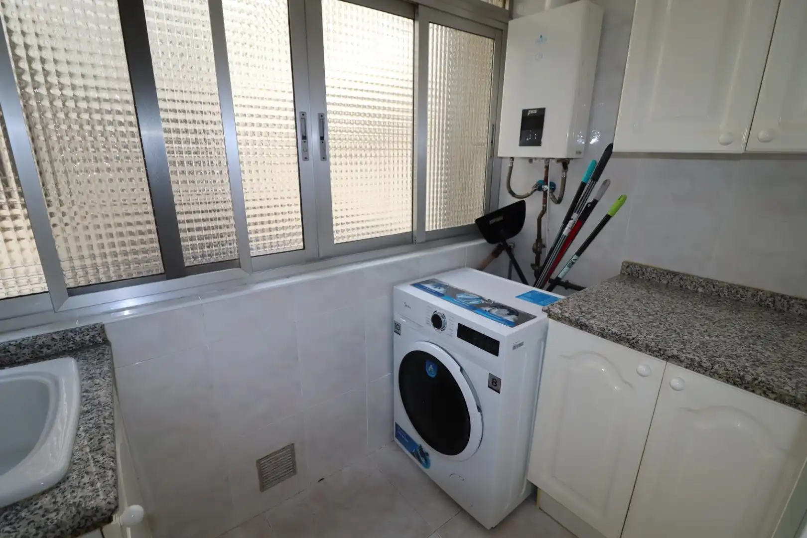 Kitchen of Flat for rent in Valencia  with Air Conditioner