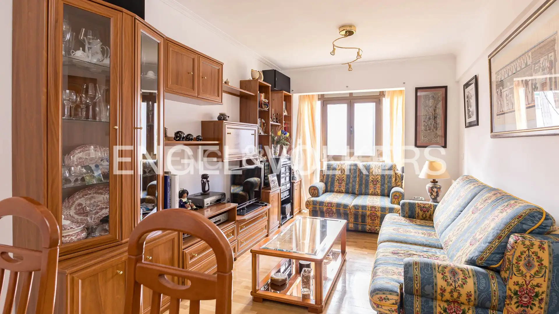 Living room of Flat for sale in  Madrid Capital  with Air Conditioner, Heating and Furnished