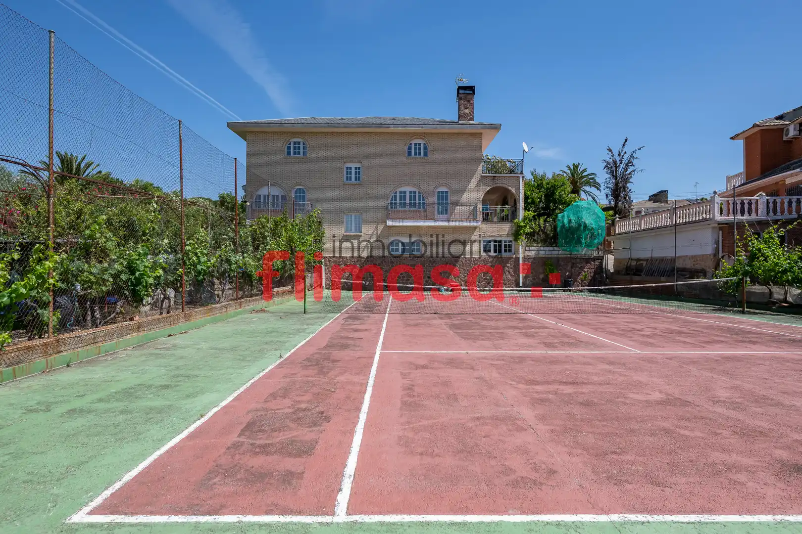 Vista exterior de Casa o xalet en venda en Villaviciosa de Odón amb Calefacció, Jardí privat i Terrassa