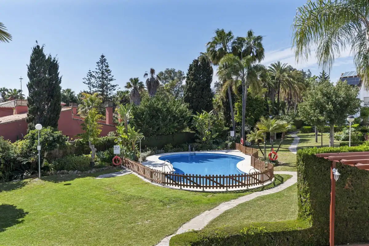 Jardí de Casa adosada en venda en Marbella amb Aire condicionat, Jardí privat i Terrassa