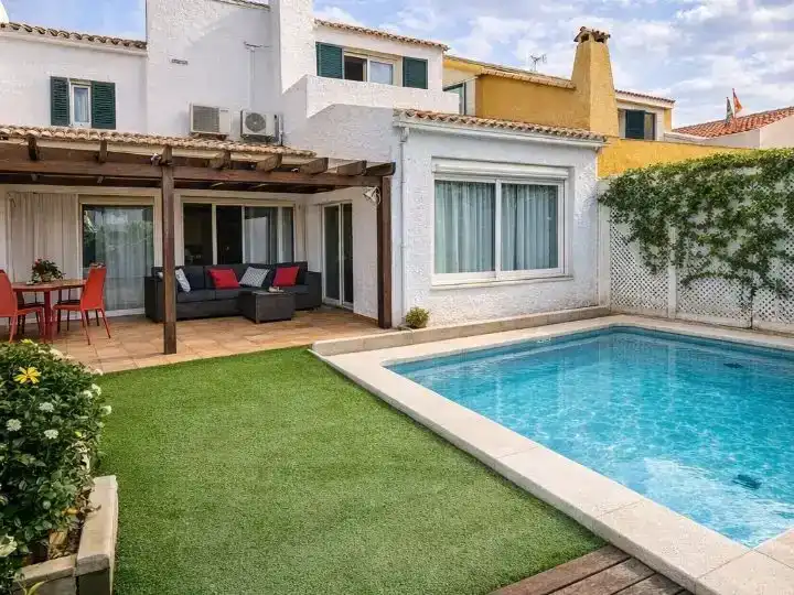 Piscina de Casa adosada en venda en Alcalà de Xivert amb Aire condicionat, Piscina i Balcó
