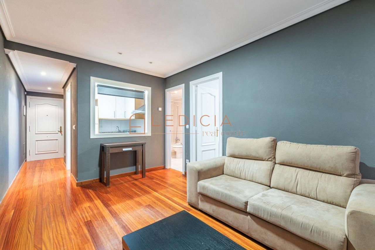 Living room of Flat for sale in Vigo   with Heating, Storage room and Furnished