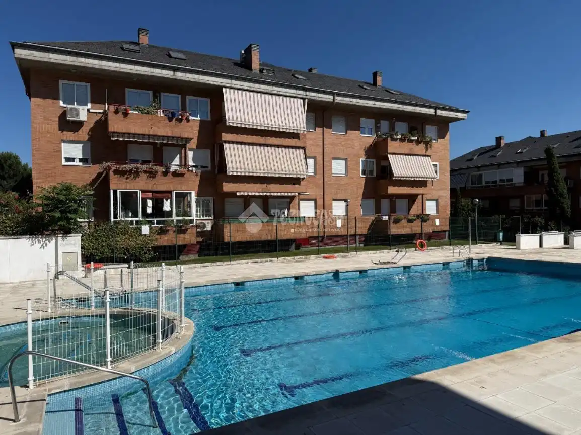 Piscina de Piso en venta en Collado Villalba con Calefacción y Terraza