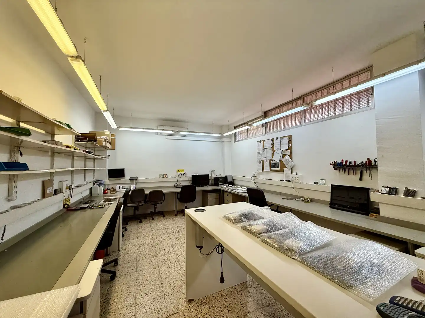 Local en venta en Cornellà de Llobregat