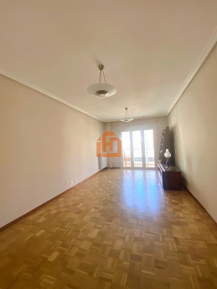 Living room of Flat to rent in León Capital   with Heating, Parquet flooring and Terrace