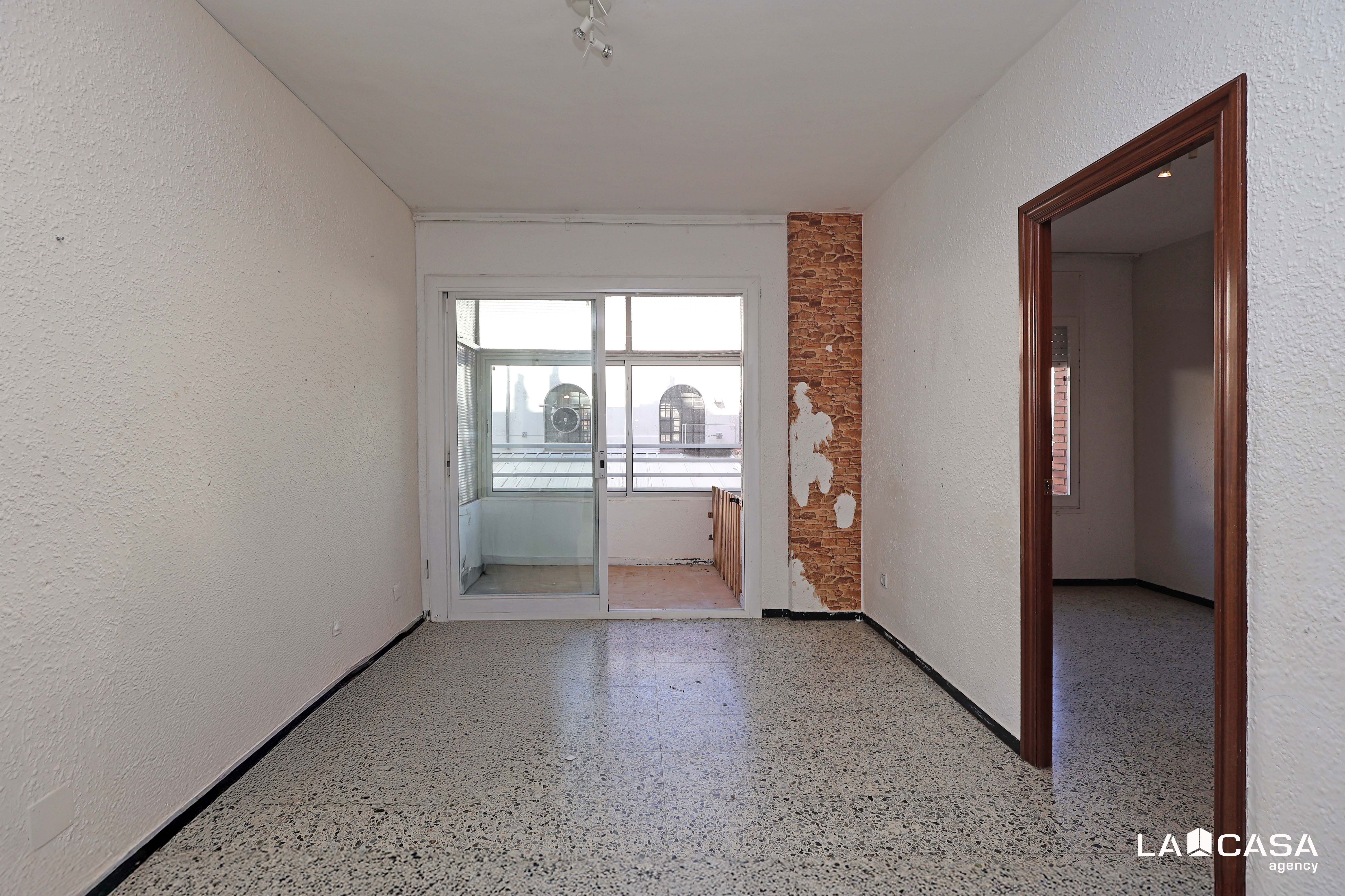 Flat for sale in L'Hospitalet de Llobregat  with Balcony