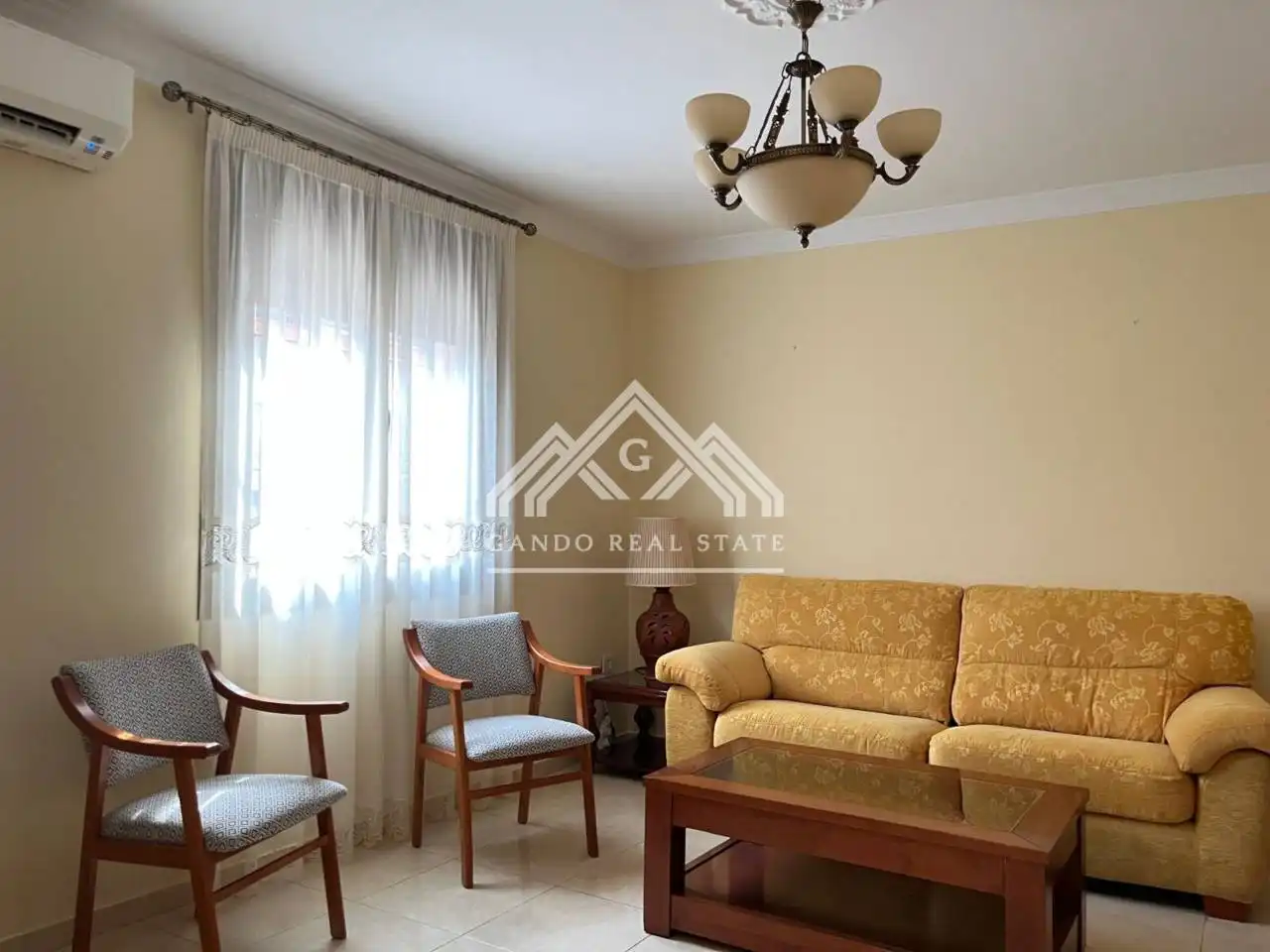 Sala d'estar de Casa o xalet de lloguer en Dos Hermanas amb Aire condicionat