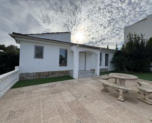 Vista exterior de Casa o xalet de lloguer en Paterna amb Calefacció i Jardí privat