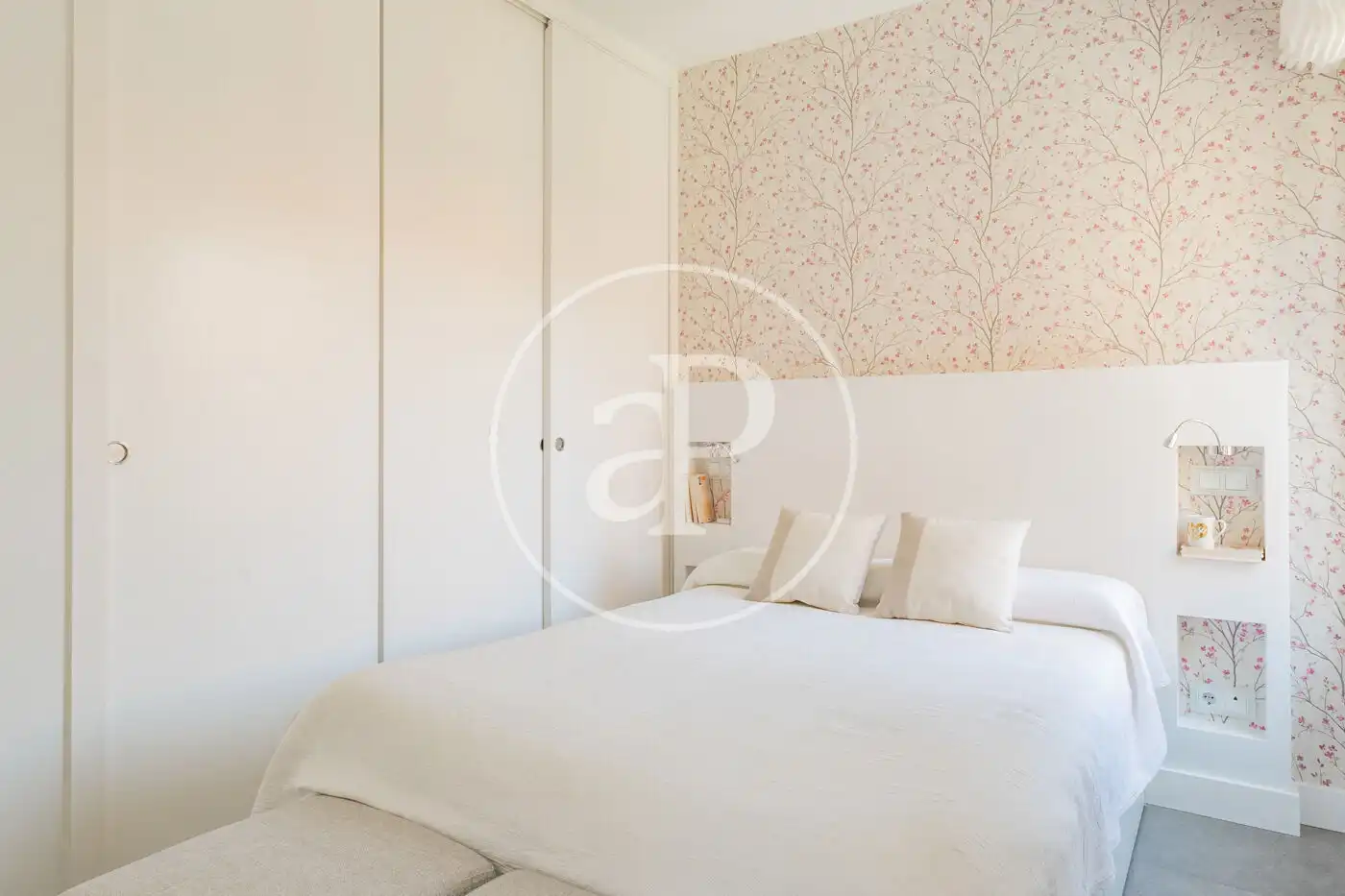 Bedroom of Flat for sale in Madrid  with Air Conditioner, Heating and Balcony