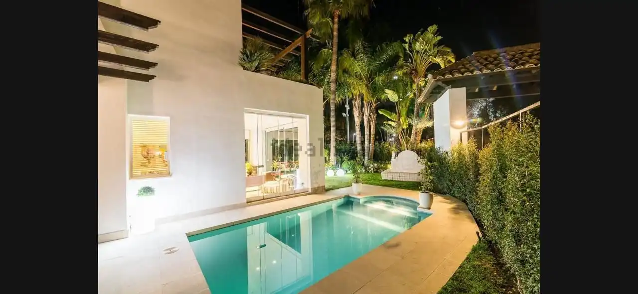 Piscina de Casa o xalet de lloguer en Marbella amb Aire condicionat, Calefacció i Jardí privat