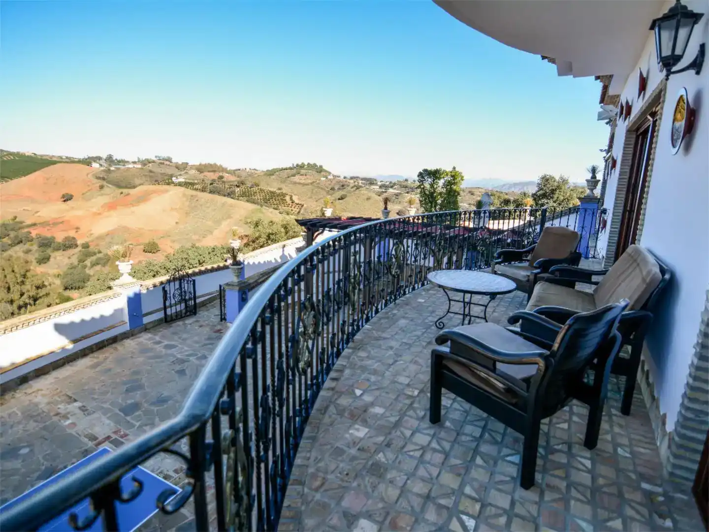 Terrasse von Country house zum Verkauf in Alhaurín El Grande mit Klimaanlage, Schwimmbad und Balkon