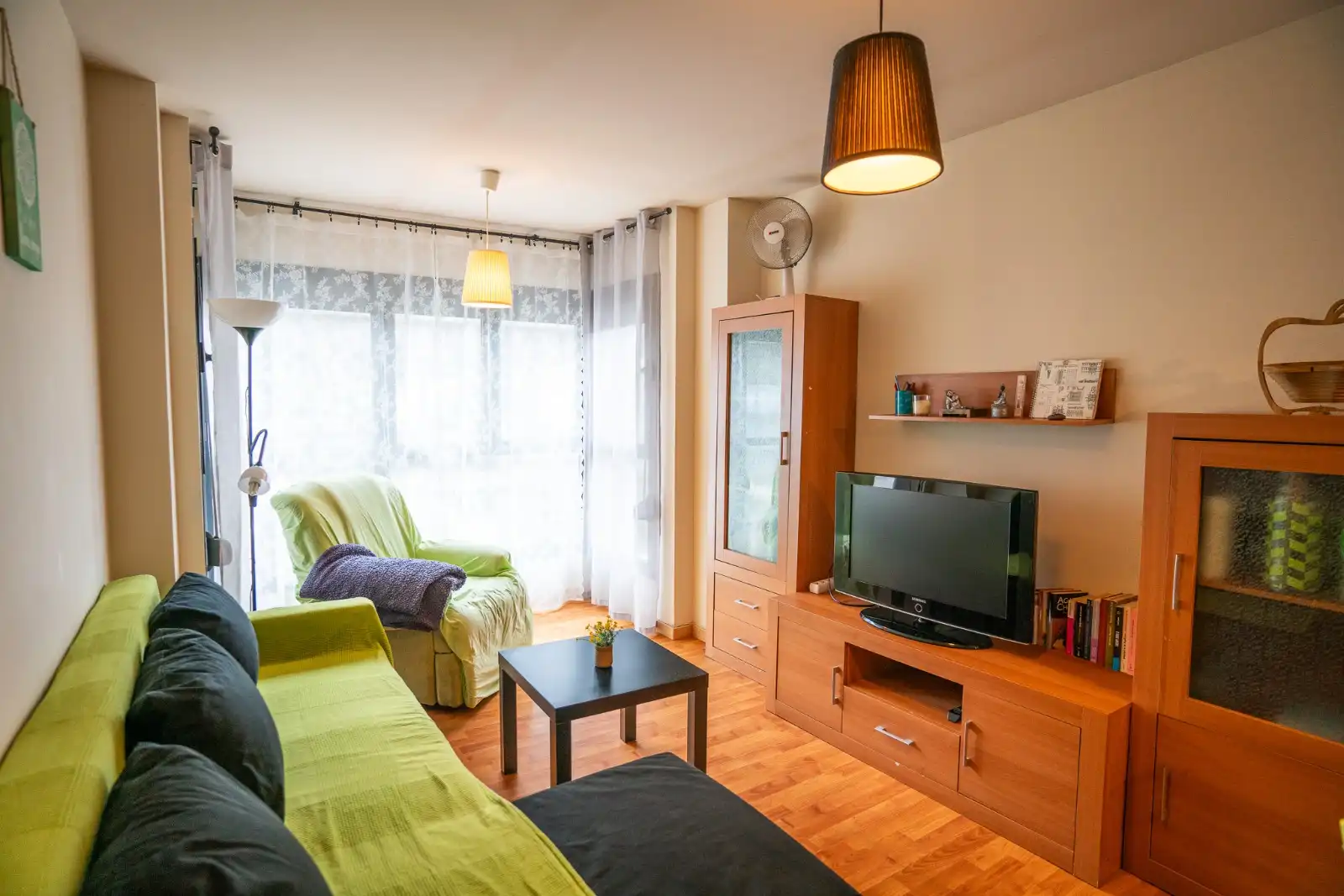 Sala de estar de Apartamento en venta en Val de San Vicente  con Calefacción, Parquet y Amueblado