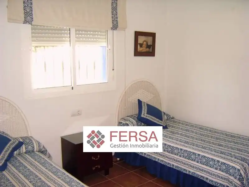 Habitación de Casa o chalet en venta en Chiclana de la Frontera con Calefacción, Jardín privado y Trastero