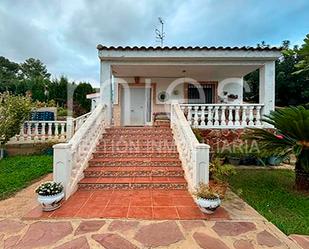 Vista exterior de Casa o xalet en venda en Turís amb Aire condicionat, Jardí privat i Terrassa