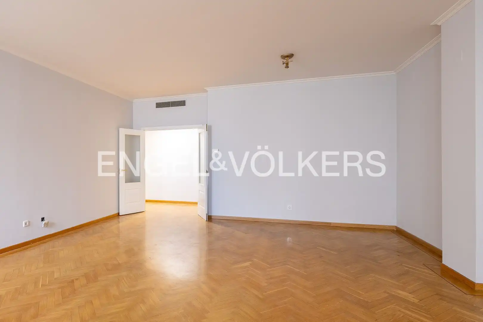 Living room of Flat for sale in Madrid  with Air Conditioner and Heating