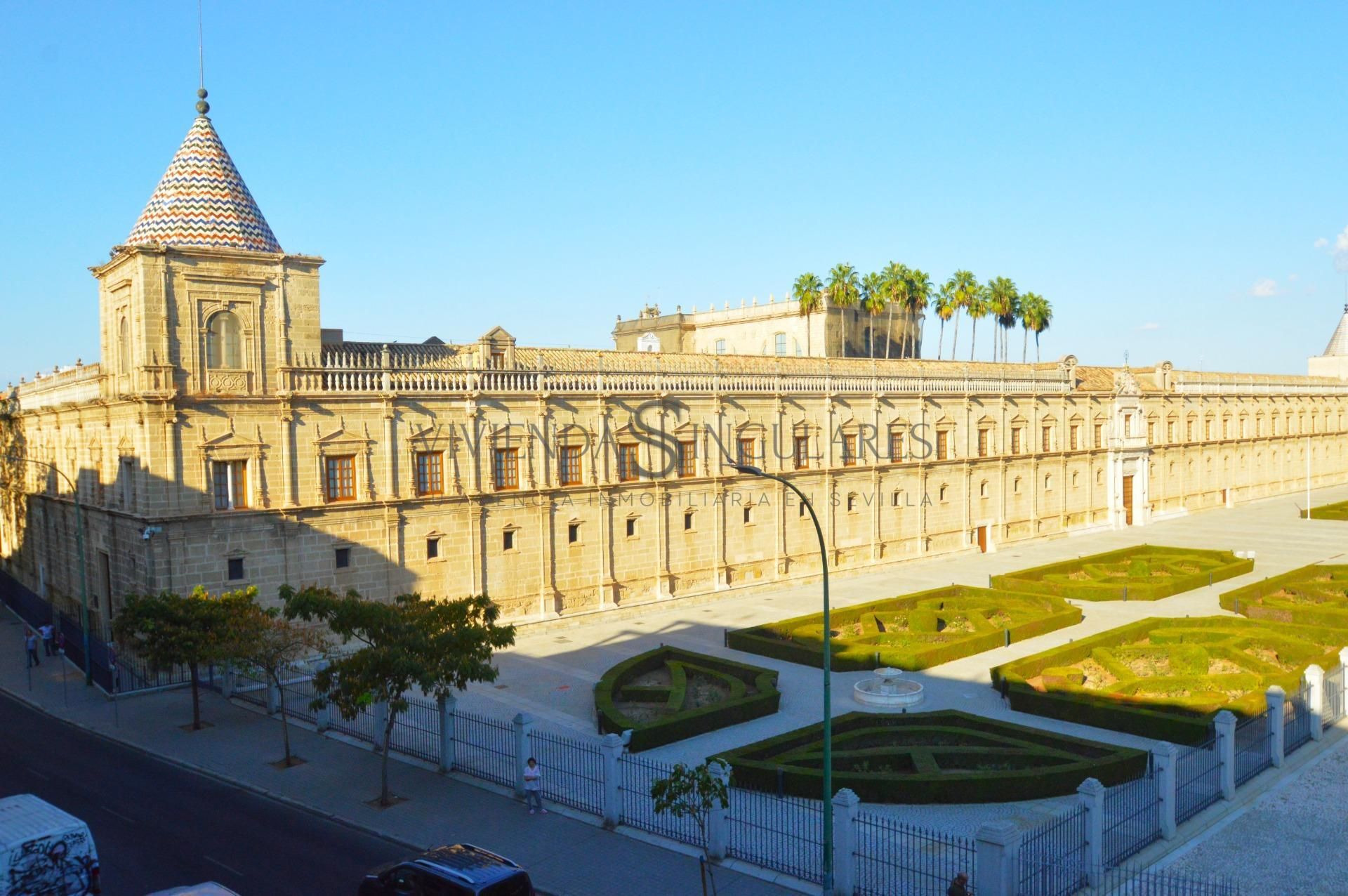 Außenansicht von Wohnung zum Verkauf in  Sevilla Capital mit Terrasse