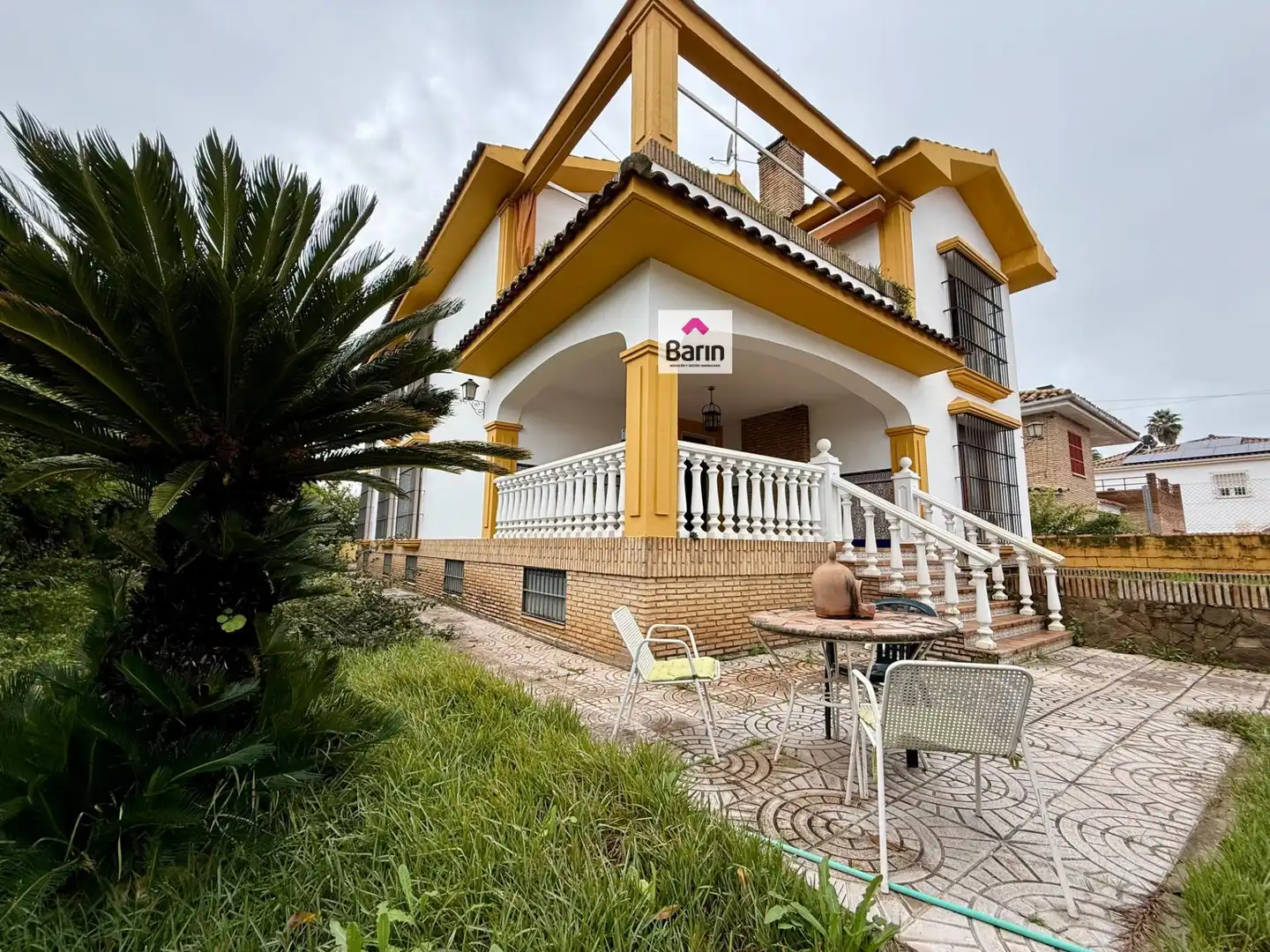 Vista exterior de Casa o xalet en venda en Córdoba amb Jardí privat, Terrassa i Traster