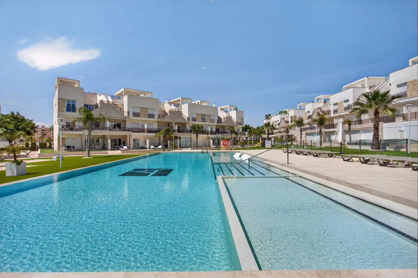 Piscina de Apartament en venda en Guardamar del Segura amb Moblat
