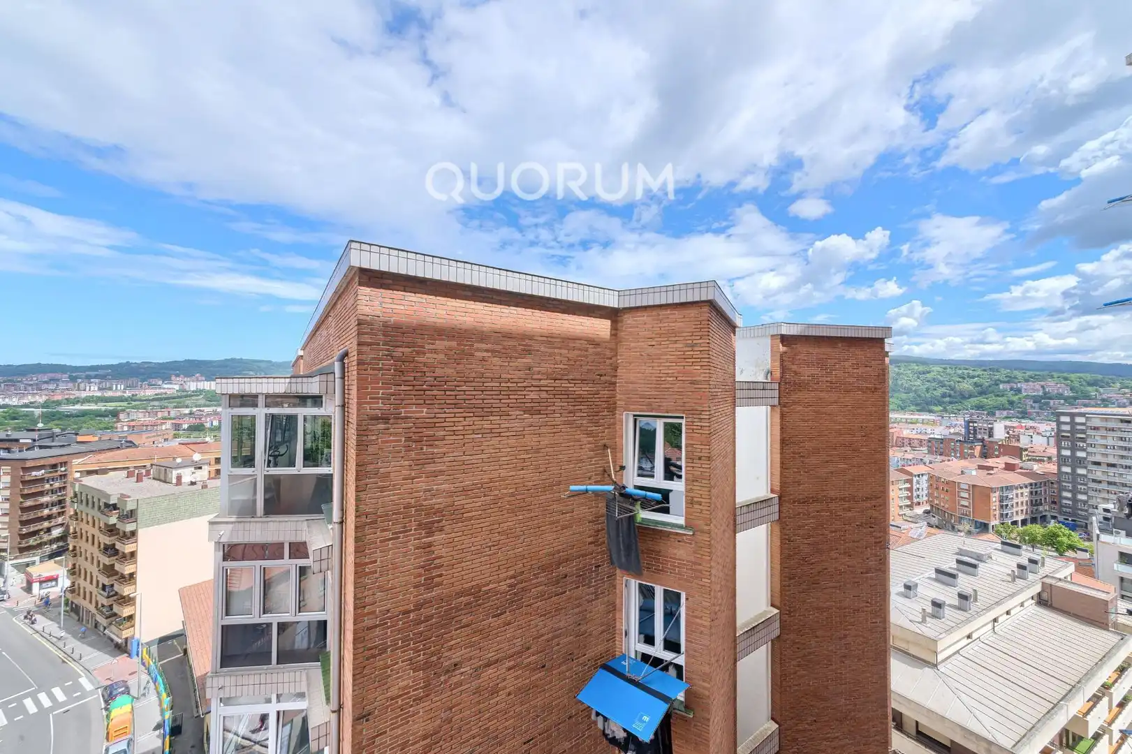 Außenansicht von Wohnung zum Verkauf in Basauri  mit Heizung, Möbliert und Balkon