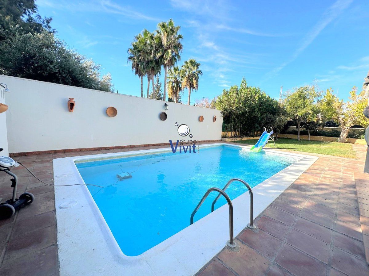 Swimming pool of House or chalet for sale in Mairena del Alcor  with Air Conditioner, Terrace and Storage room