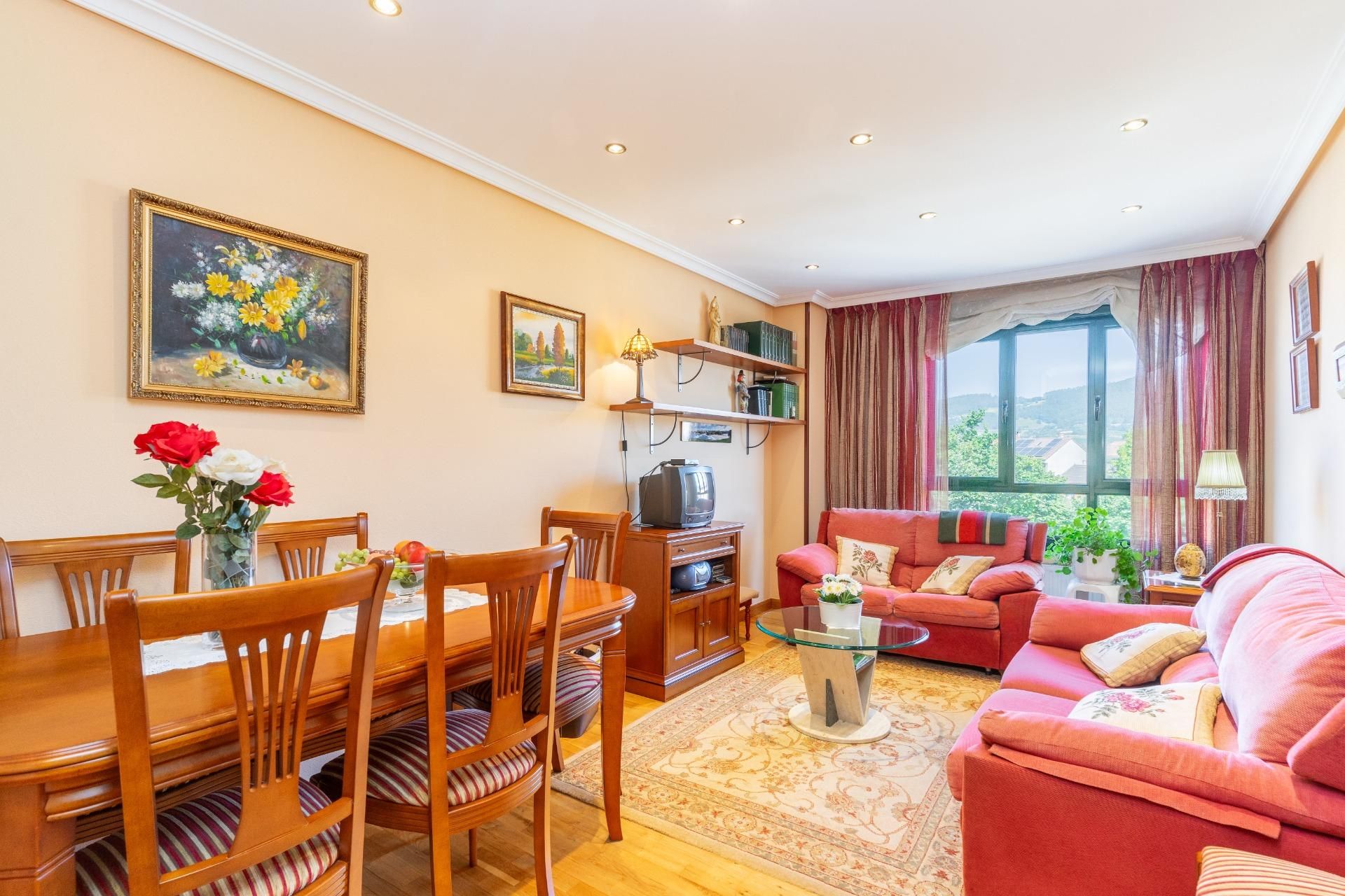 Living room of Flat for sale in Oviedo 