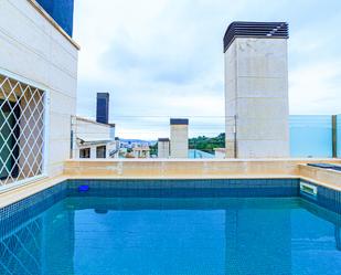 Swimming pool of Single-family semi-detached for sale in  Barcelona Capital  with Air Conditioner, Heating and Parquet flooring