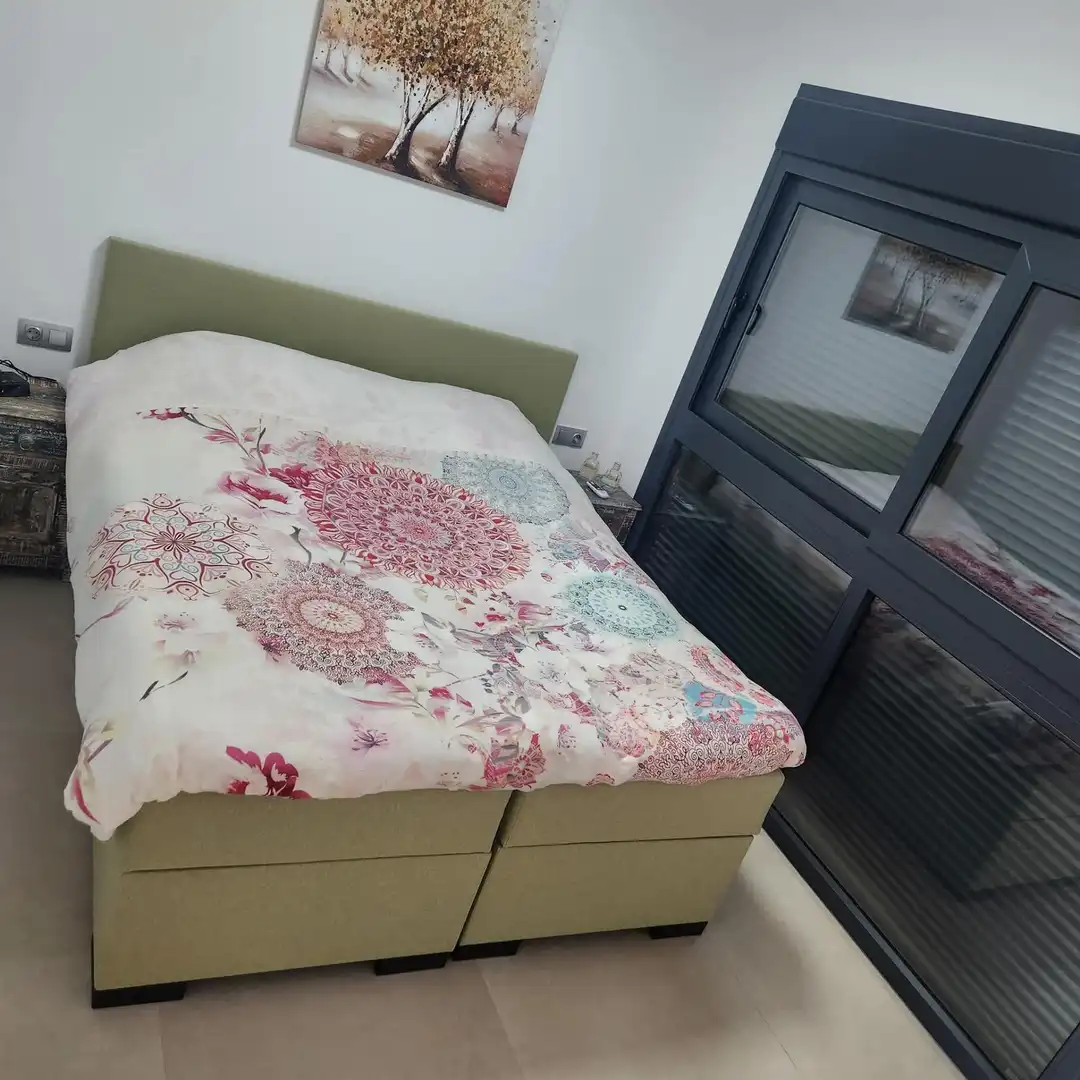 Dormitori de Casa o xalet en venda en Daya Vieja amb Jardí privat, Piscina i Moblat