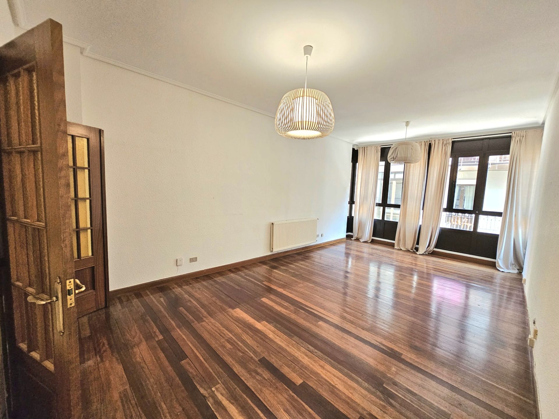 Living room of Flat to rent in Bilbao   with Heating, Parquet flooring and Balcony
