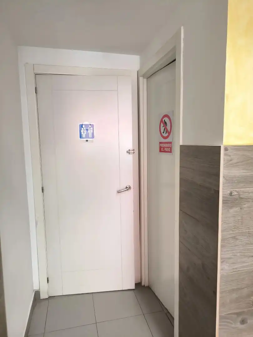 Local comercial en traspàs a Avenida Ramón y Cajal, imagen 10