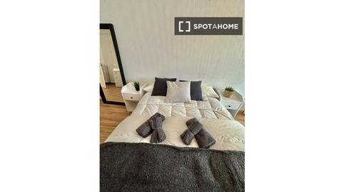 Photo 3 of Flat to share in Gaztambide, Madrid