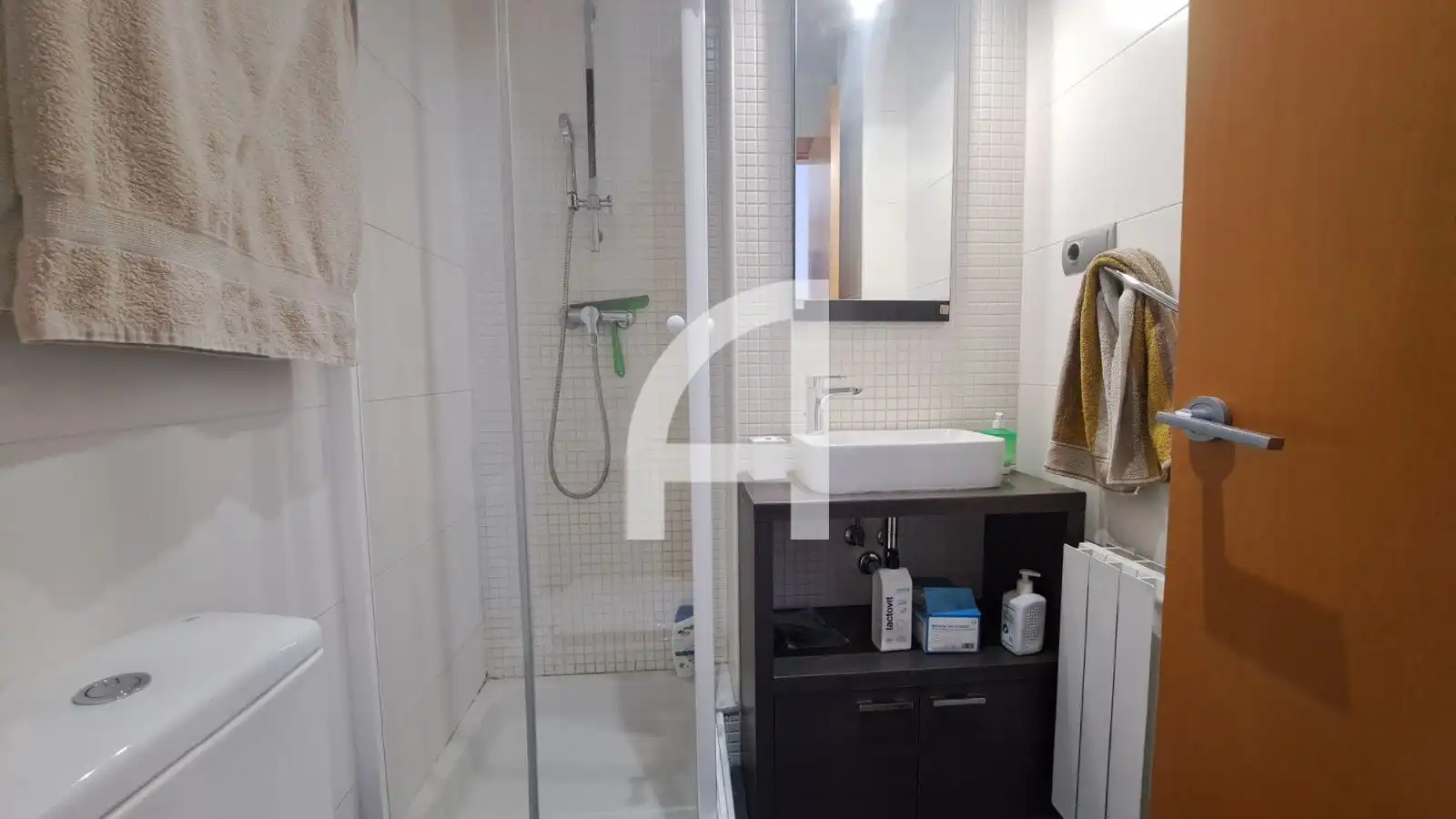 Baño de Piso en venta en Terrassa con Calefacción, Terraza y Amueblado