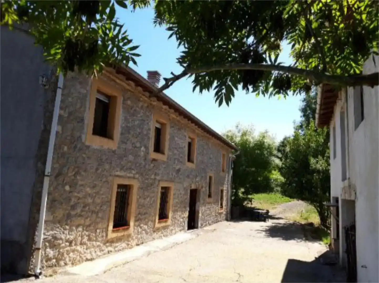 Vista exterior de Piso en venta en Entrambasaguas con Trastero