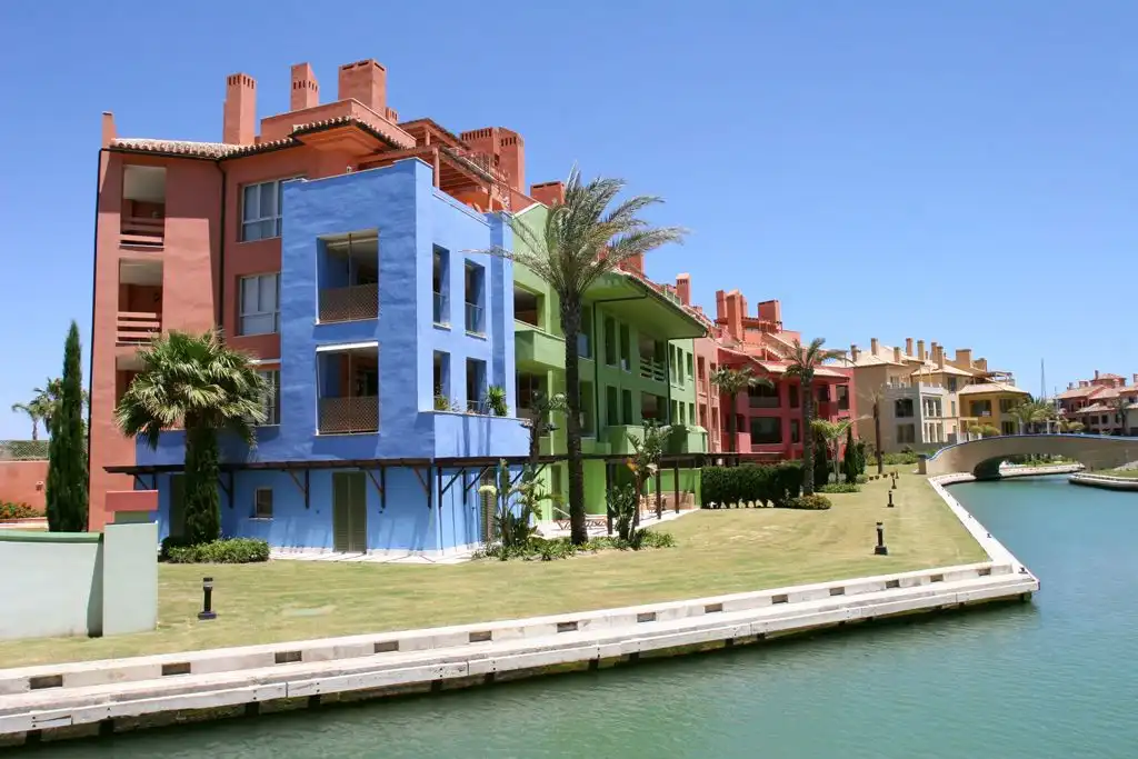 Vista exterior de Apartamento en venta en Sotogrande con Aire acondicionado, Calefacción y Jardín privado